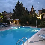 Boomerang - Check-in & Meals In Front At Sporting