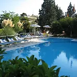 Boomerang - Check-in & Meals In Front At Sporting Hotel