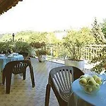 Boomerang - Check-in & Meals In Front At Sporting