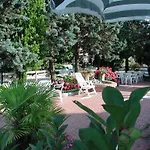 Hotel Boomerang - Check-in & Meals In Front At Sporting 3*
