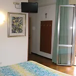 Hotel Boomerang - Check-in & Meals In Front At Sporting