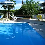 Hotel Boomerang - Check-in & Meals In Front At Sporting