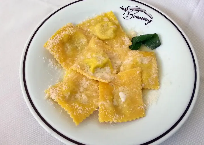 Boomerang - Check-in & Meals In Front At Sporting 3*