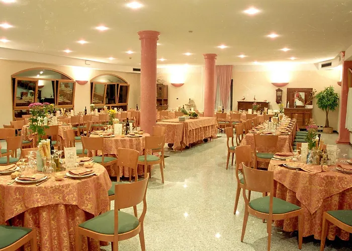 Boomerang - Check-in & Meals In Front At Sporting 3*