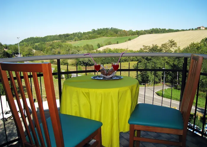 Boomerang - Check-in & Meals In Front At Sporting