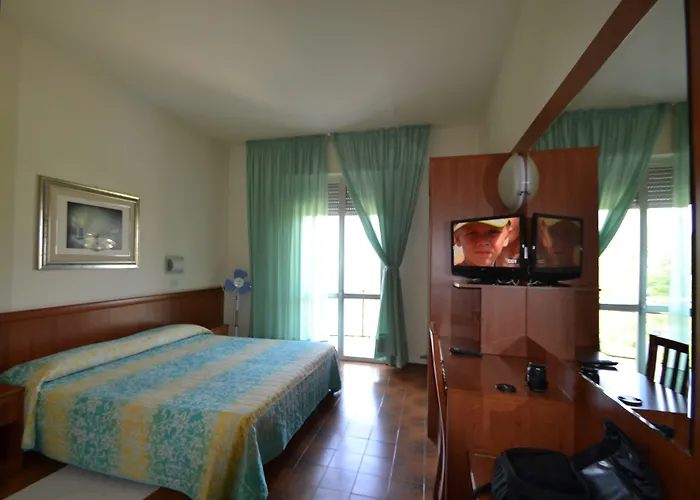 Boomerang - Check-in & Meals In Front At Sporting Ξενοδοχείο 3*