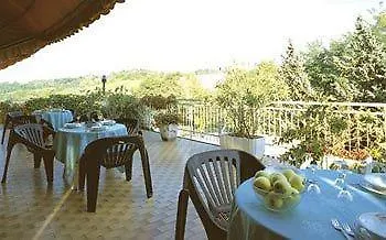 Boomerang - Check-in & Meals In Front At Sporting