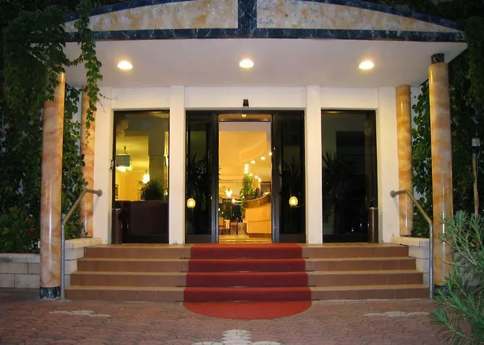 Boomerang - Check-in & Meals In Front At Sporting Ξενοδοχείο 3*