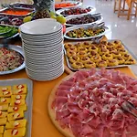 Hotel Boomerang - Check-in & Meals In Front At Sporting