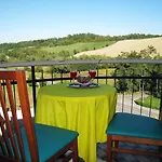 Boomerang - Check-in & Meals In Front At Sporting