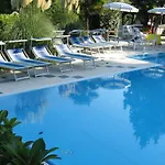 Boomerang - Check-in & Meals In Front At Sporting Hotel