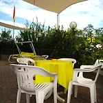 Hotel Boomerang - Check-in & Meals In Front At Sporting