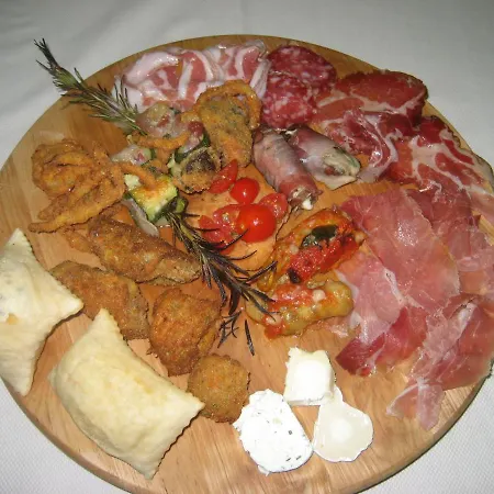 Boomerang - Check-in & Meals In Front At Sporting Szálloda 3*