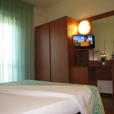 Boomerang - Check-in & Meals In Front At Sporting 3*