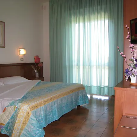 Boomerang - Check-in & Meals In Front At Sporting 3*