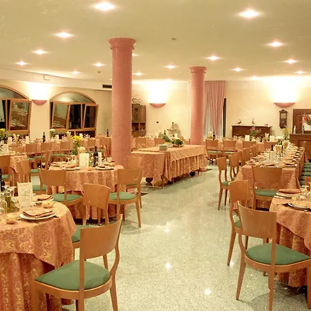 Boomerang - Check-in & Meals In Front At Sporting 3*