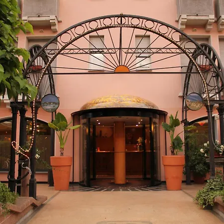 Boomerang - Check-in & Meals In Front At Sporting