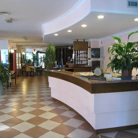 Отель Boomerang - Check-in & Meals In Front At Sporting Сальсомаджоре-Терме