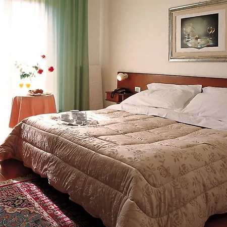 Hotell Boomerang - Check-in & Meals In Front At Sporting 3*