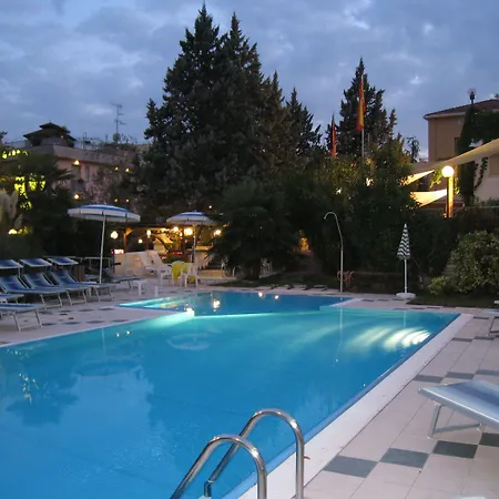 Boomerang - Check-in & Meals In Front At Sporting