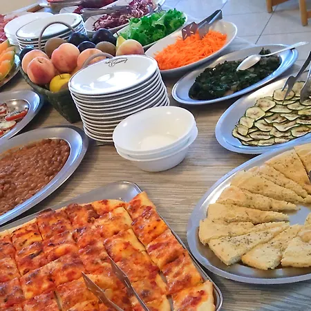 Boomerang - Check-in & Meals In Front At Sporting Hotel