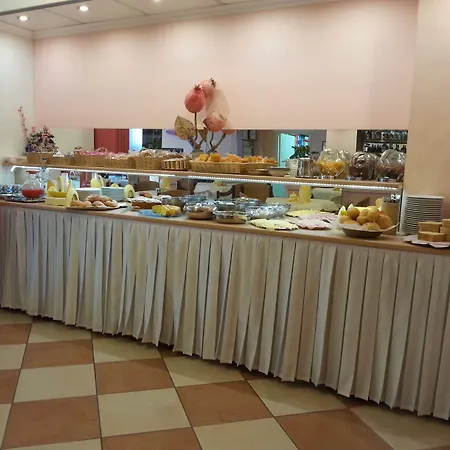 Boomerang - Check-in & Meals In Front At Sporting 3* Сальсомаджоре-Терме