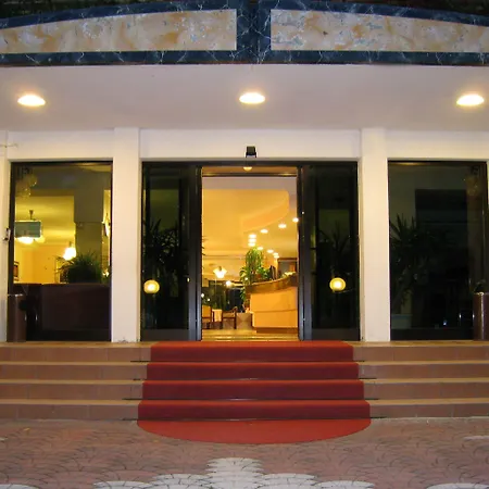 Boomerang - Check-in & Meals In Front At Sporting Hotel 3*