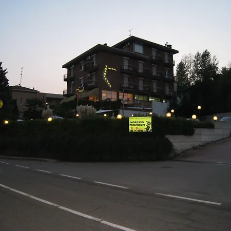 Boomerang - Check-in & Meals In Front At Sporting فندق 3*