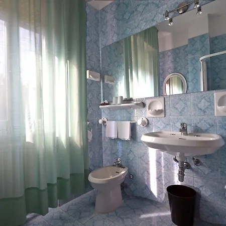 Boomerang - Check-in & Meals In Front At Sporting