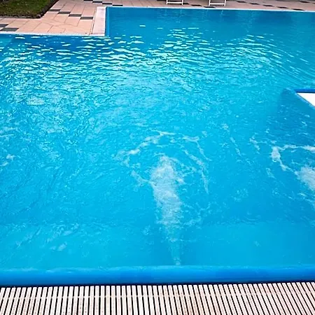 Hotel Boomerang - Check-in & Meals In Front At Sporting