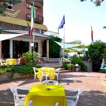 فندق Boomerang - Check-in & Meals In Front At Sporting سالسوماجّوري تيرمي