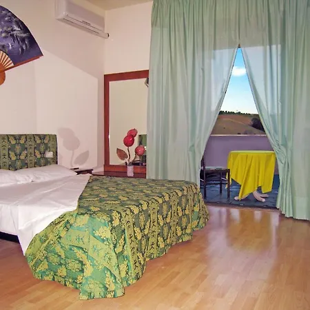 Hotell Boomerang - Check-in & Meals In Front At Sporting 3*