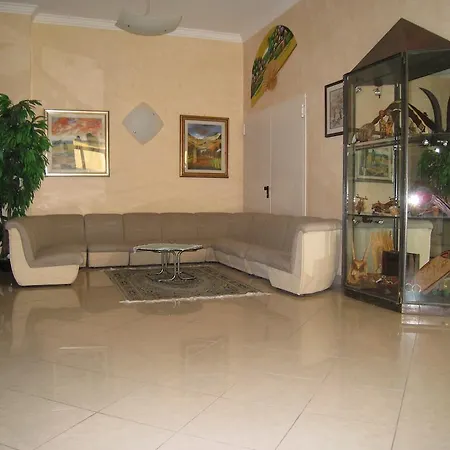 Boomerang - Check-in & Meals In Front At Sporting 3*