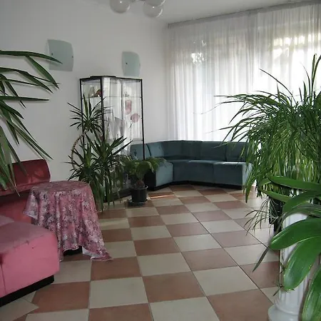 Boomerang - Check-in & Meals In Front At Sporting