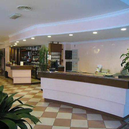 Boomerang - Check-in & Meals In Front At Sporting Сальсомаджоре-Терме