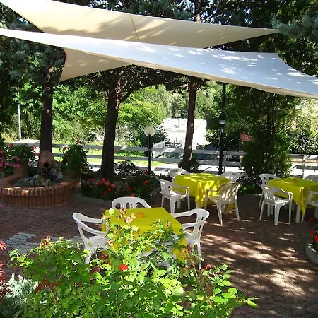 Hotel Boomerang - Check-in & Meals In Front At Sporting 3*