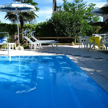 Hotel Boomerang - Check-in & Meals In Front At Sporting