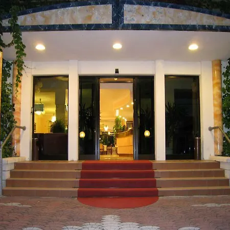 Boomerang - Check-in & Meals In Front At Sporting Hotel 3*