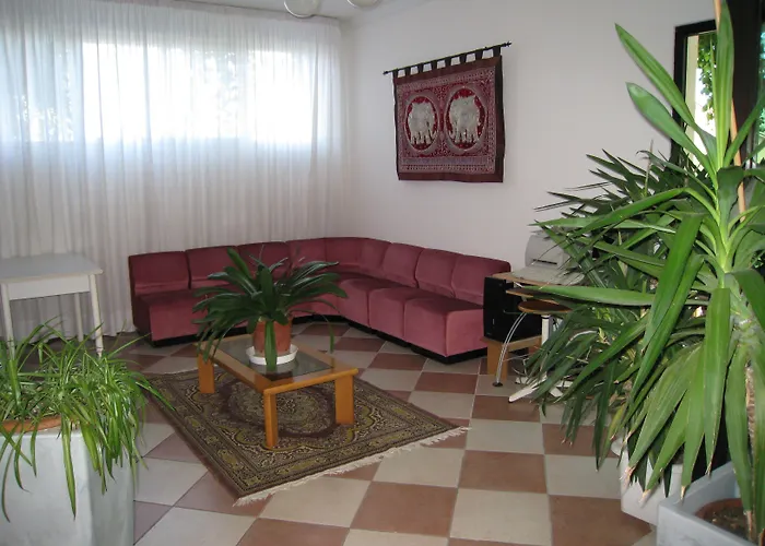 Boomerang - Check-in & Meals In Front At Sporting Ξενοδοχείο 3*