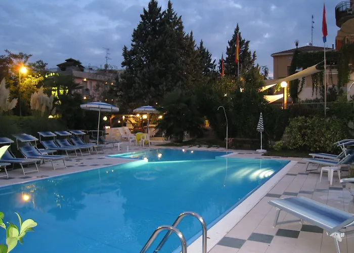 Boomerang - Check-in & Meals In Front At Sporting